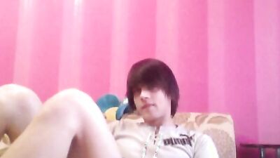 Amateur bloke is shoving a dildo deep down his ass