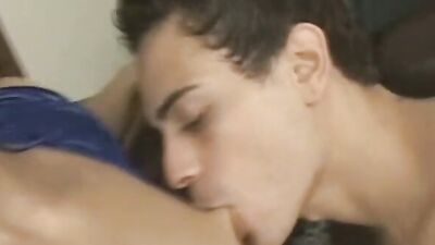 Amateur dudes are making out and fucking in this gay video