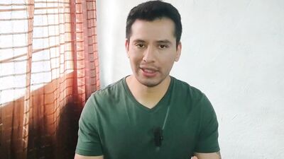 Hombre maduro es penetrado y da verga a taxista bisexual con novia!Relato sexual