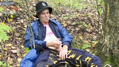 A stranger caught me jerking off in the forest and couldn't help but offer me a juicy fuck