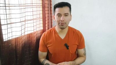 Esposos son penetrados a pelo por la vergota de 20cm de su mejor amigo hetero ! Relato sexual