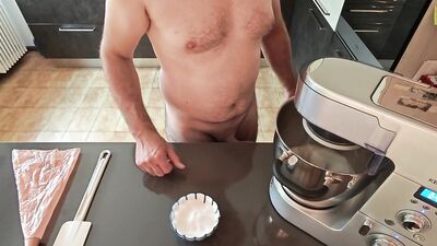 Cicci77 picks up the last cumshot and produces its first batch of "all sperm" meringues 47%