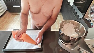 Cicci77 picks up the last cumshot and produces its first batch of "all sperm" meringues 47%