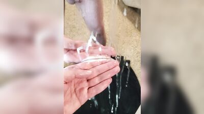 Triple cumshot in front of the mirror