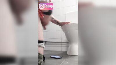 (Pornstar) guy fucking himself