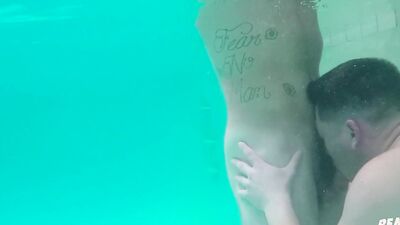 REALITY DUDES - Allen Lucas & Brian Michaels Do Foreplay In The Pool And Fuck In The Shower Room