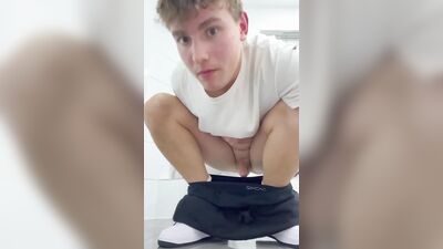 Jerking off in my Grandmas Bathroom