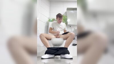 Jerking off in my Grandmas Bathroom