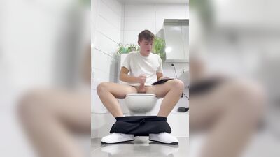 Jerking off in my Grandmas Bathroom