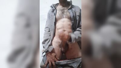 Otra buena paja en el trabajo mientras fumo