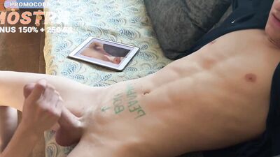 Twink saw how Gopnik jerked off and decided to join him and eat his big dick