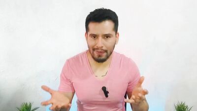 Mi Roomie me penetra a pelo en mi cama mientras ve videos pornos de hetero! Relato sexual