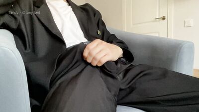 Twink came home from college and really wanted to cum without even having time to undress