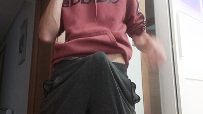 I Finish the Rich Handjob of this Huge Hard Cock that Spreads the Sperm in Jets Everywhere