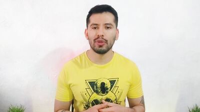 Vendedor de perfumes dotado penetra con sus 20cm a hombre sacerdote que le dio un masaje! Relato sex