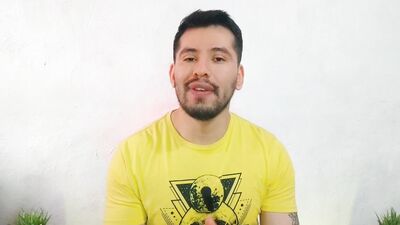 Vendedor de perfumes dotado penetra con sus 20cm a hombre sacerdote que le dio un masaje! Relato sex