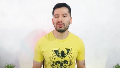 Vendedor de perfumes dotado penetra con sus 20cm a hombre sacerdote que le dio un masaje! Relato sex