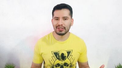 Vendedor de perfumes dotado penetra con sus 20cm a hombre sacerdote que le dio un masaje! Relato sex