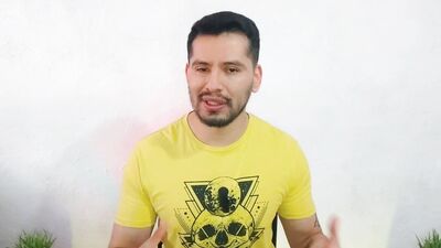 Vendedor de perfumes dotado penetra con sus 20cm a hombre sacerdote que le dio un masaje! Relato sex