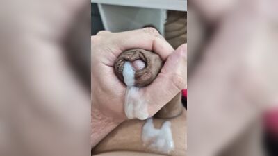 IS MY DICK BIG?