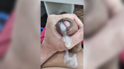 IS MY DICK BIG?