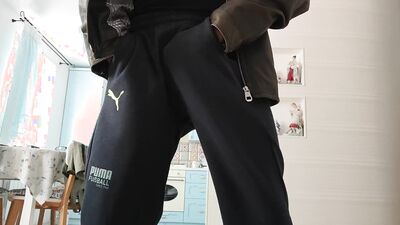Masturbating my dick with the lining of a leather jacket, thick sperm ????