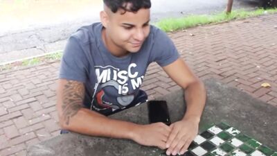 ESTUDANTE CONHECEU ELE NA PRAÇA E LEVOU PARA FODER EM CASA