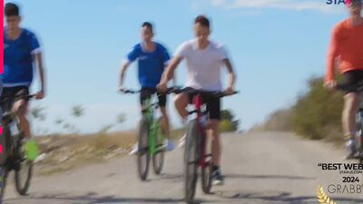 STAXUS :: Hot bicyclists can't resist making an emergency stop