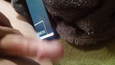 Amateur cock jerking in the duvet