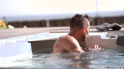 HOT TRAINING - MIKA AYDEN
