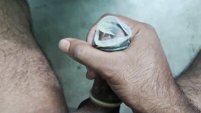 Cum in condom_ masturbate