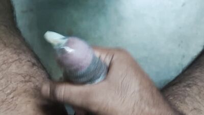 Cum in condom_ masturbate