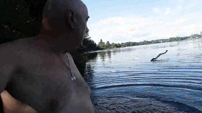 Gros Calou plays with his quequette after 2 good swims (2 days)