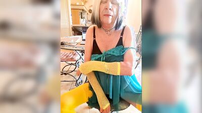 Diana and her yellow stockings
