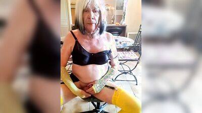 Diana and her yellow stockings
