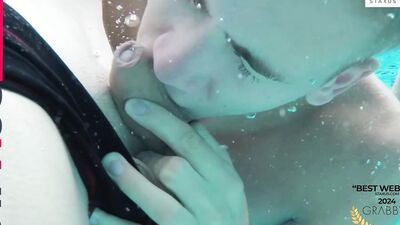 STAXUS :: I go with friends to the swimming pool and they give me a great fuck.
