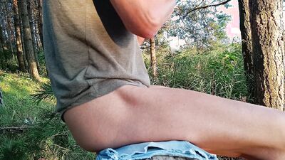 I rested in nature with masturbation and cum.