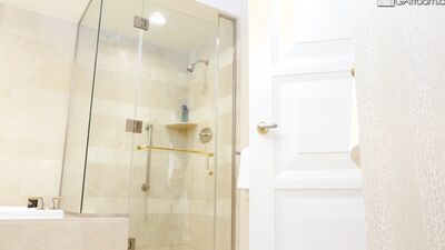Service Tech Services A Customer's Fat Cock In The Shower