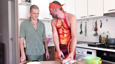 The chef invited the guest to the show and fucked him right while he was cooking - 576