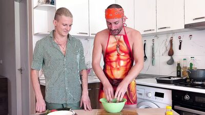 The chef invited the guest to the show and fucked him right while he was cooking - 576