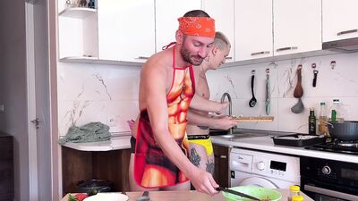 The chef invited the guest to the show and fucked him right while he was cooking - 576