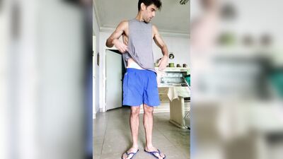Hi, does anyone want to give me a back massage? You can watch while I jerk off