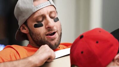MEN - Muscular Hunk Dom King Goes For A Touchdown And Blows His Load On Logan Aarons' Hole