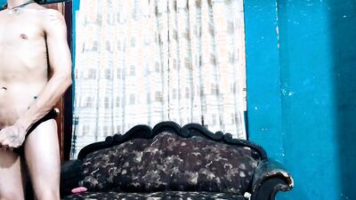 Raba Erre: Luego de la terapia, Reflexiona con el dildo en el culo y Dilata su uretra sutilmente.