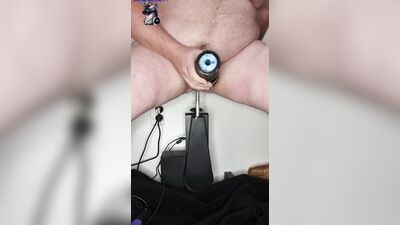 White kiwi bear from NZ. First time fuck machine anal.
