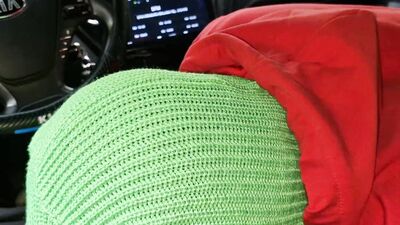 Cruise a random passerby gave himself a fuck in the ass right in the car on the highway to a fucking daddy!
