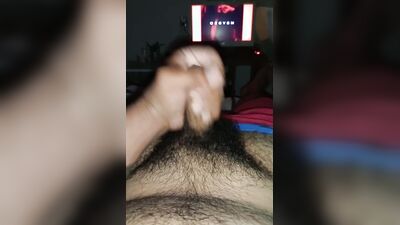 Gordo escucha musica para hacer el amor y se masturba