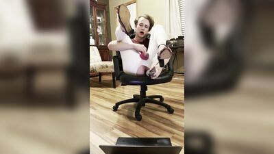 Sissy Tylersub18 wears girlfriend's yoga pants and heels and fucks himself with a beer bottle