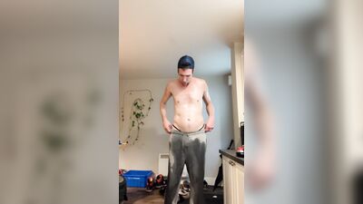 Wanking cumming fag