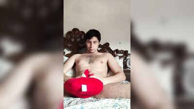 Mi masturbo con un peluche ????